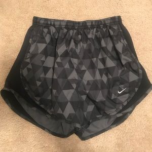 Nike Women’s Dry Tempo Printed Running Shorts